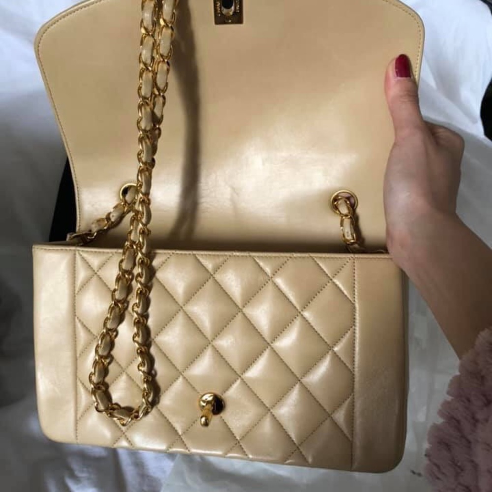 Chanel - Picture 3 of 8